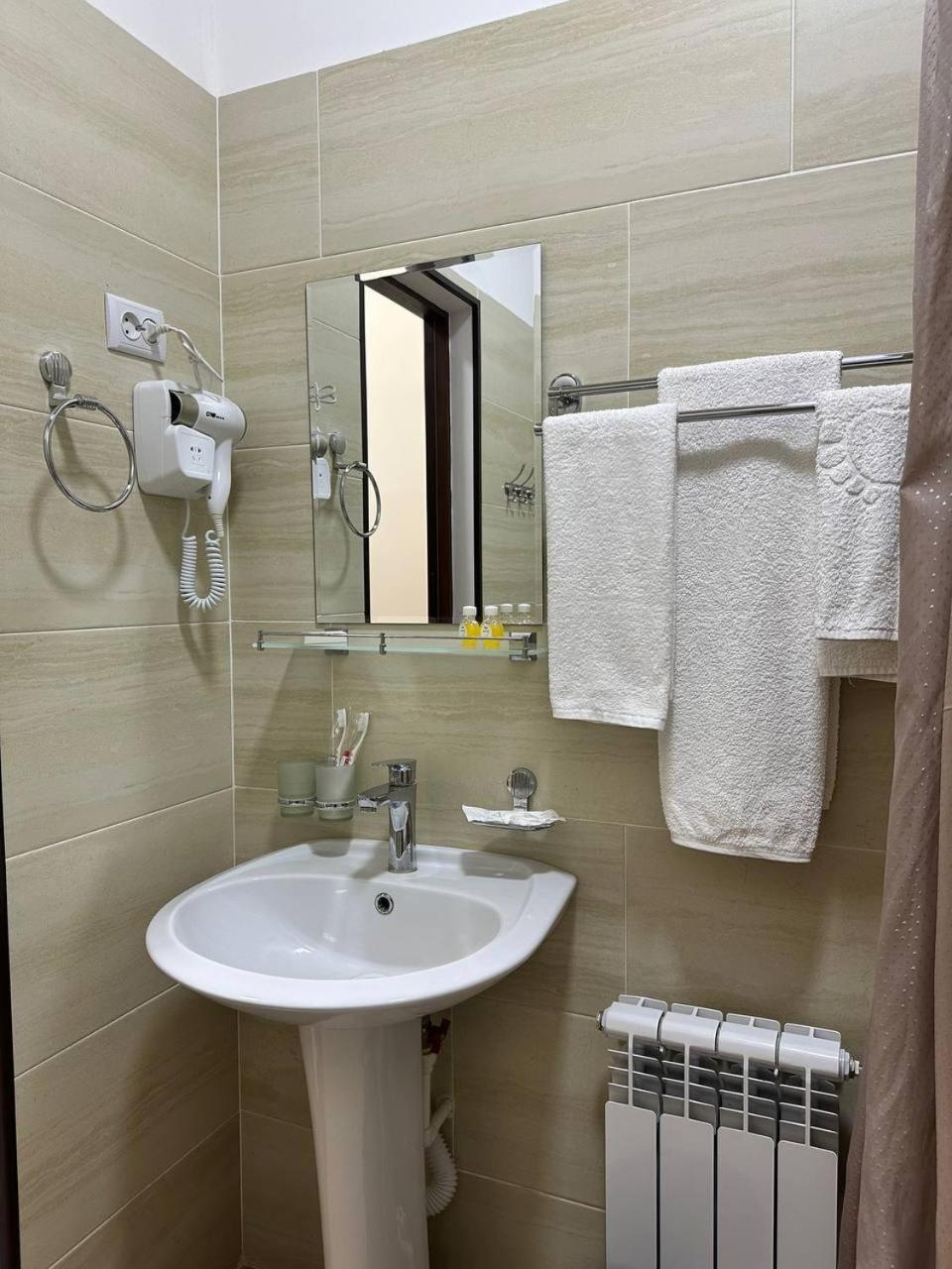 Hotel Aral Noukous Extérieur photo